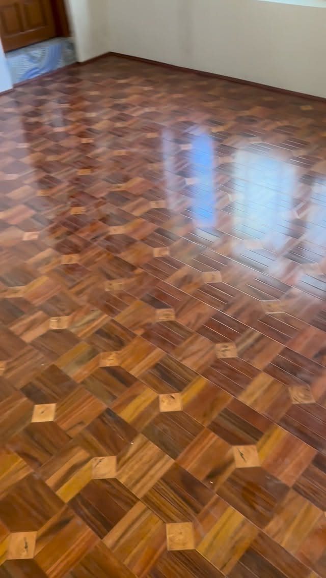 5 Random Wood Floor Pattern Ideas for Your Home 5 Polished wooden parquet floor with a geometric pattern of light and dark brown wood tiles.